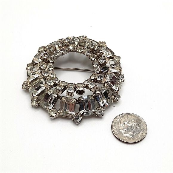 Vintage Clear Rhinestone Wreath Brooch Pin, Wedding Brooch, 2 1/4", 1950s - Picture 9 of 10